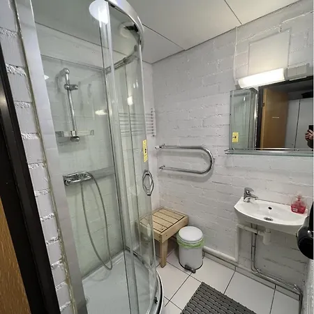 Hostal Office House Services 223 *